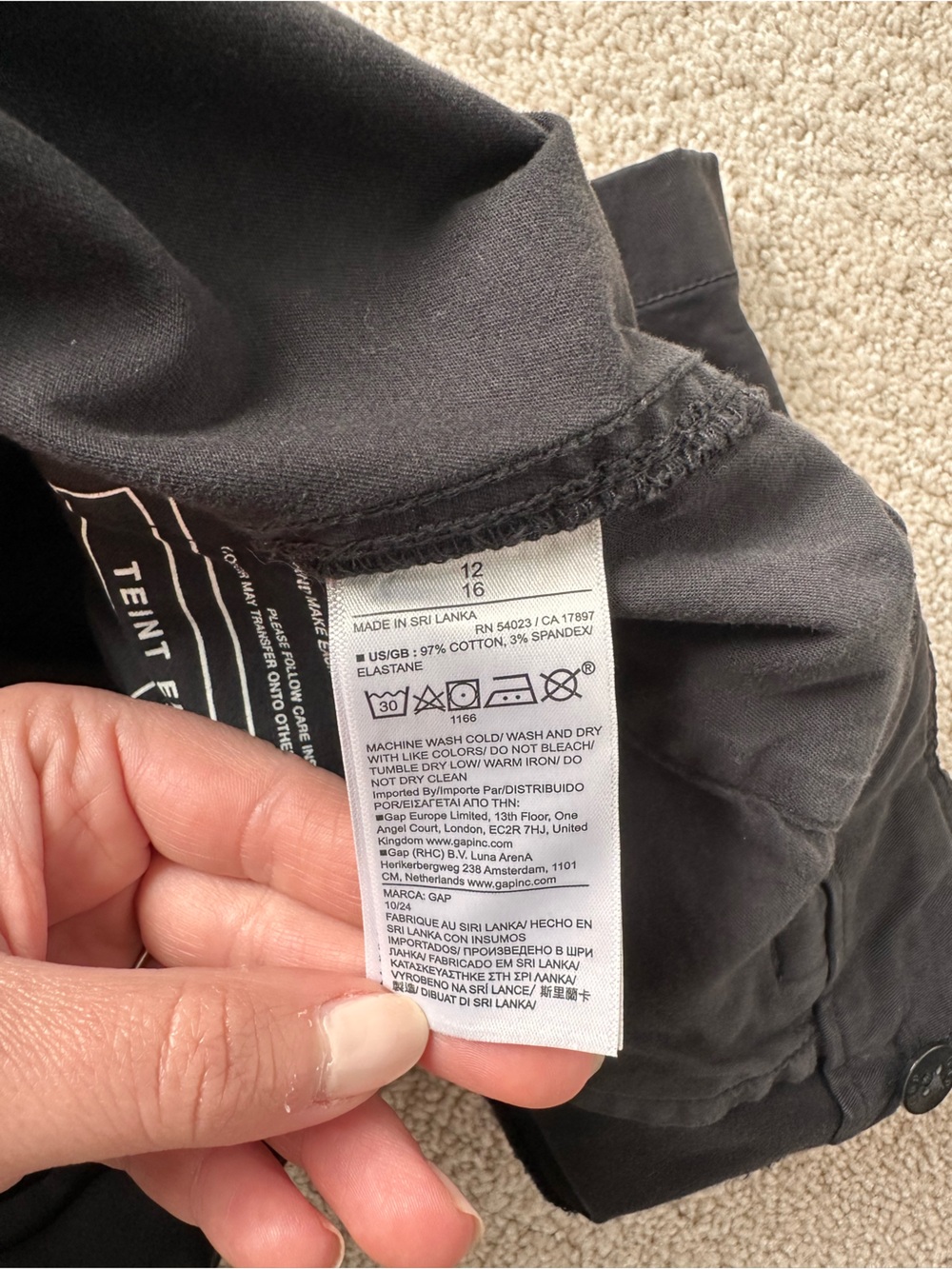 GAP Women's black Mid-Rise Bermuda Shorts - Picture 5 of 5
